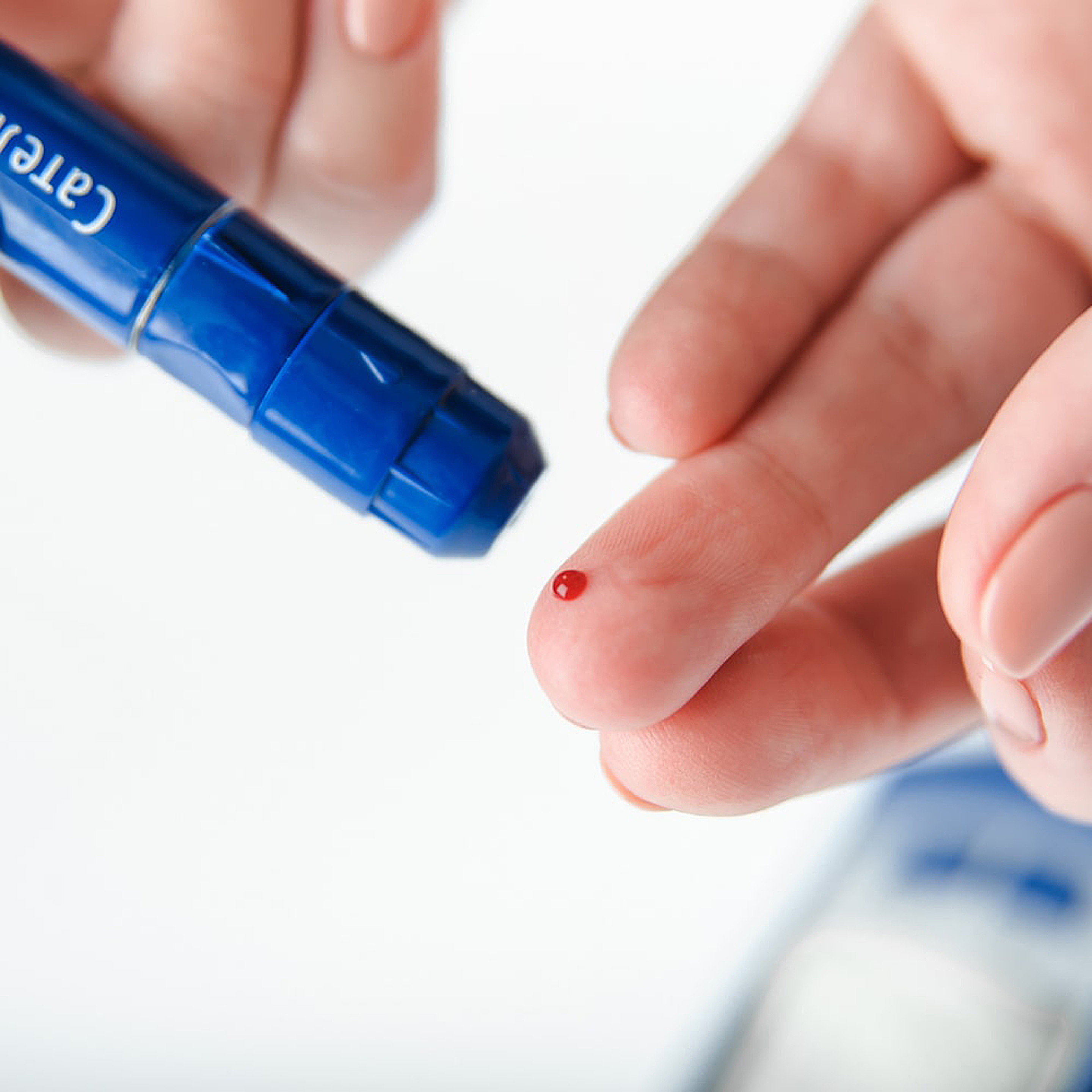 Diabetes: Medição da glucose no sangue do dedo