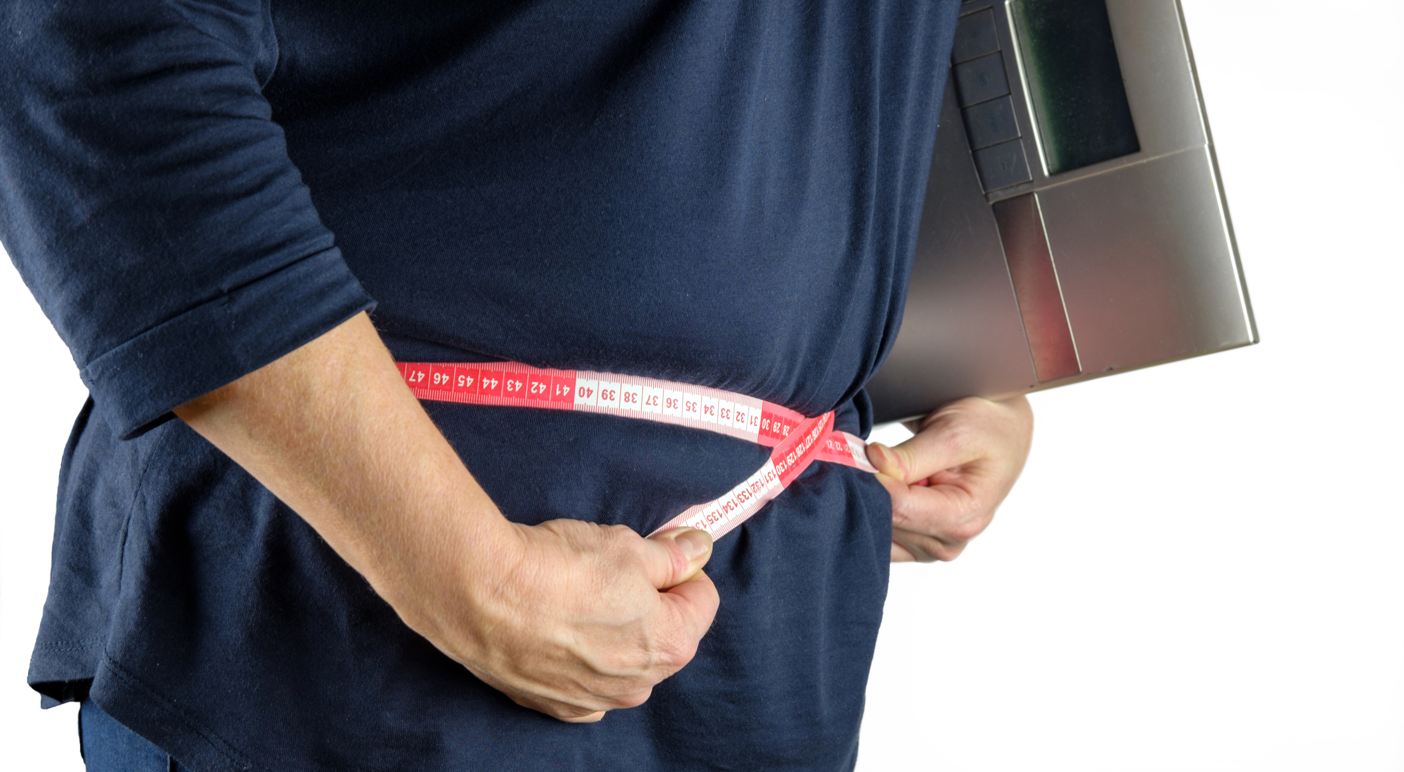 Surpoids, ruban à mesurer, mesurer le tour de taille en cas d'obésité ou d'adiposité.