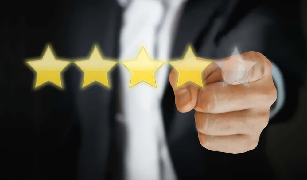 Riconoscere le false recensioni dei clienti